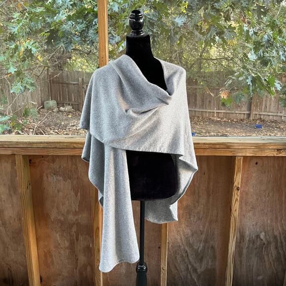 Neiman Marcus Women's Silver 100% Cashmere Shawl Wrap One Size - Picture 1 of 9